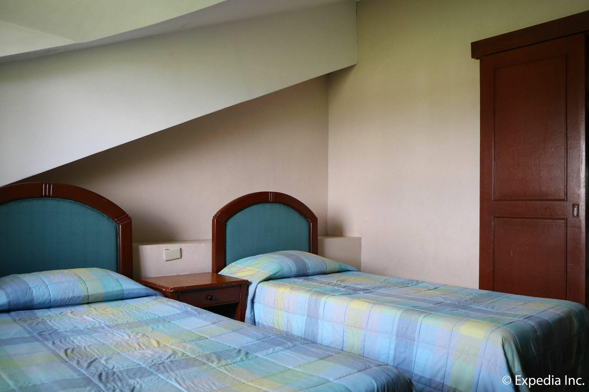 Sunrise Holiday Mansion Тагайтай Экстерьер фото
