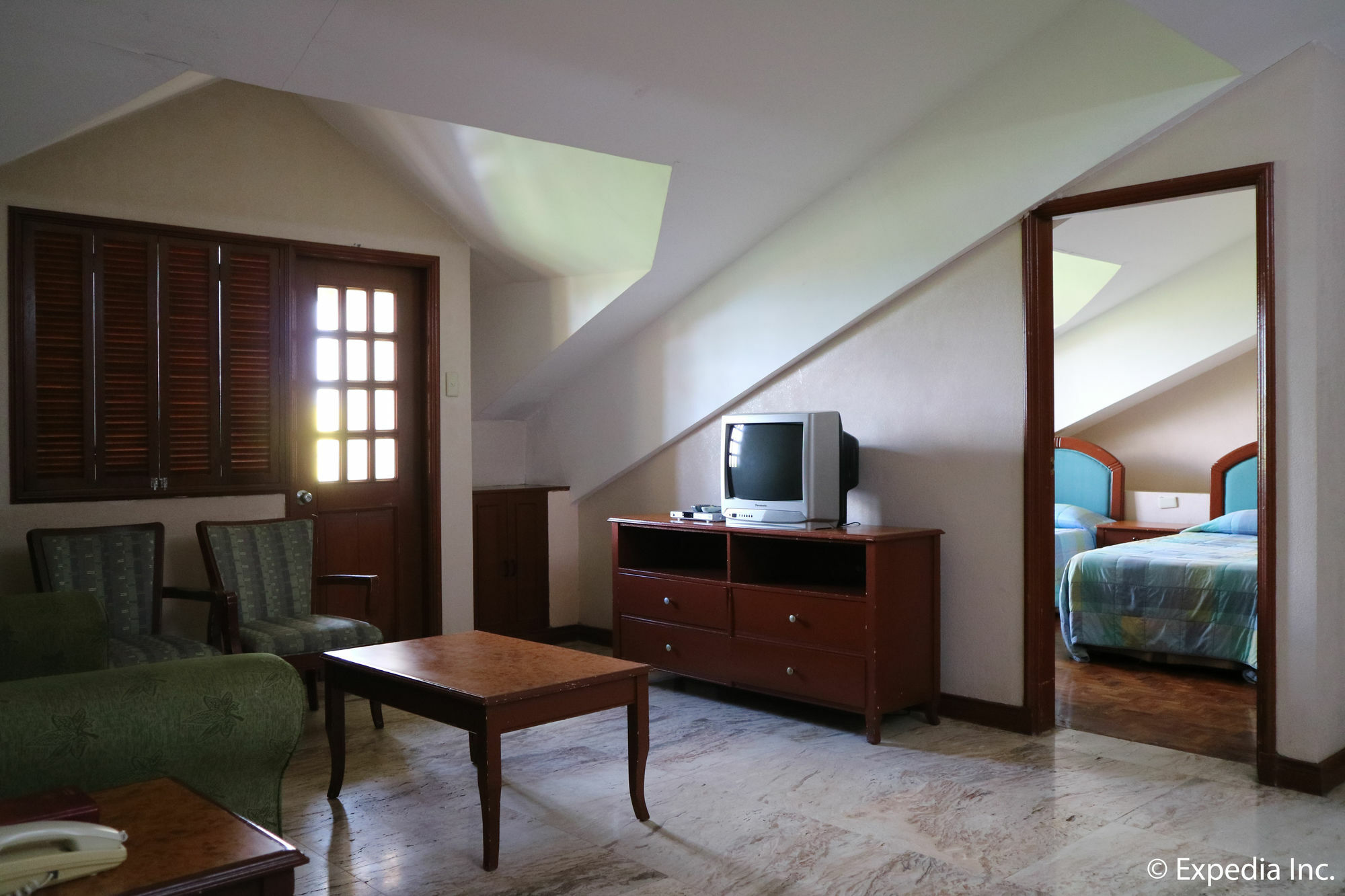 Sunrise Holiday Mansion Тагайтай Экстерьер фото
